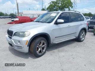 2008 BMW X5 3.0si z VIN 5UXFE43508L036578, wystawiony jako IAAI lot #41942235 z przebiegiem 146 742 mil mil oraz . Historia ofert i sprzedaży dostępna na DreamBid. Obrazek 2.