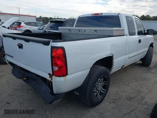 2006 Chevrolet Silverado 1500 LT1 with VIN 2GCEC19T261110996, listed as a IAAI auction lot 41721472 with 242,319 mi miles. Bid and sale history available at carsss.com. Image 4.