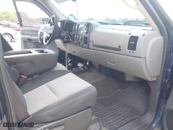 2008 Chevrolet Silverado 1500 LT w/1LT with VIN 2GCEK13C181173196, listed as a IAAI auction lot 41954657 with 212,388 mi miles. Bid and sale history available at carsss.com. Image 5.