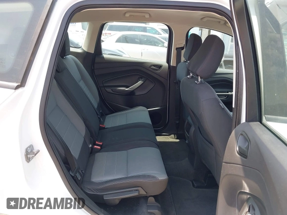 2018 Ford Escape S z VIN 1FMCU0F7XJUB36437, wystawiony jako IAAI lot #42248034 z przebiegiem 50 686 mil mil oraz . Historia ofert i sprzedaży dostępna na DreamBid. Obrazek 8.