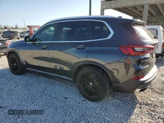 2020 BMW X5 sDrive40i with VIN 5UXCR4C0XL9C12704, listed as a Copart auction lot 49280385 with 84,872 mi miles and Clean Title. Bid and sale history available at carsss.com. Image 2.