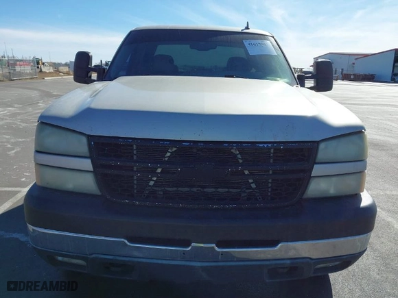 2006 Chevrolet Silverado 2500HD Work Truck with VIN 1GCHK23276F123628, listed as a IAAI auction lot 41617802 with 298,822 mi miles. Bid and sale history available at carsss.com. Image 6.
