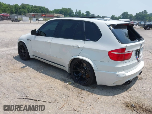 2010 BMW X5 M z VIN 5YMGY0C53ALK26006, wystawiony jako IAAI lot #42329794 z przebiegiem Nie podano mil oraz . Historia ofert i sprzedaży dostępna na DreamBid. Obrazek 3.