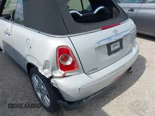 2011 MINI Convertible с VIN WMWZN3C56BT133717, выставлен на аукционе IAAI как лот 42496339 с пробегом 86 352 миль миль и . История ставок и продаж доступна на DreamBid. Изображение 6.