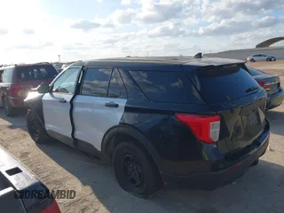 2020 Ford Police Interceptor Utility z VIN 1FM5K8ABXLGC63862, wystawiony jako IAAI lot #41146839 z przebiegiem Nie podano mil oraz . Historia ofert i sprzedaży dostępna na DreamBid. Obrazek 3.
