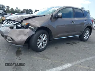 2011 Nissan Murano SV z VIN JN8AZ1MU0BW050821, wystawiony jako IAAI lot #41915011 z przebiegiem 167 121 mil mil oraz . Historia ofert i sprzedaży dostępna na DreamBid. Obrazek 17.