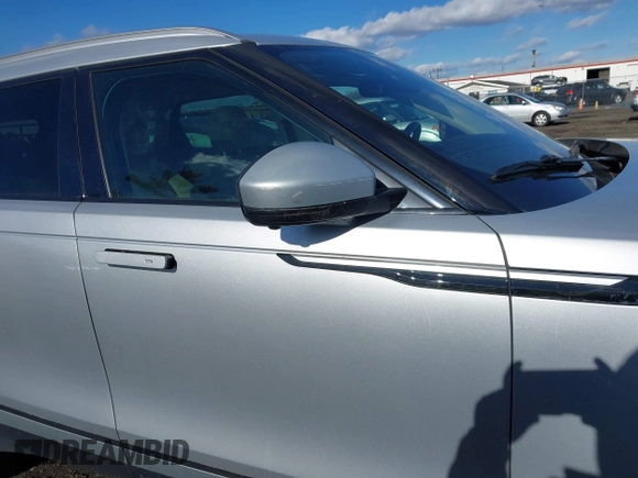 2018 Land Rover Range Rover Velar S с VIN SALYB2RN9JA732588, выставлен на аукционе IAAI как лот 41480879 с пробегом 113 877 миль миль и . История ставок и продаж доступна на DreamBid. Изображение 17.