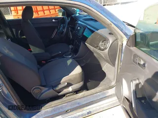 2019 Volkswagen Beetle S with VIN 3VWFD7AT7KM719095, listed as a IAAI auction lot 40919031 with 86,516 mi miles. Bid and sale history available at carsss.com. Image 5.