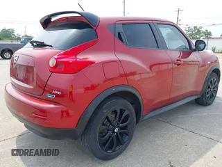 2013 Nissan Juke SL z VIN JN8AF5MV7DT229385, wystawiony jako IAAI lot #42404994 z przebiegiem 137 398 mil mil oraz . Historia ofert i sprzedaży dostępna na DreamBid. Obrazek 4.