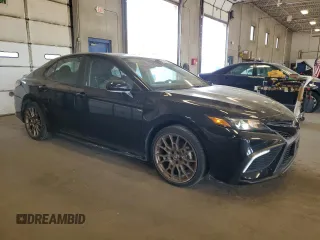 2023 Toyota Camry SE z VIN 4T1T11BK0PU104839, wystawiony jako Copart lot #57154545 z przebiegiem 30 982 mil mil oraz Szkoda całkowita • Salvage title. Historia ofert i sprzedaży dostępna na DreamBid. Obrazek 4.