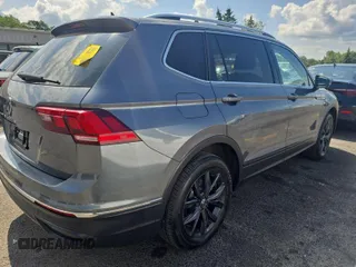 2024 Volkswagen Tiguan SE z VIN 3VV3B7AX3RM106966, wystawiony jako IAAI lot #42809081 z przebiegiem 32 302 mil mil oraz . Historia ofert i sprzedaży dostępna na DreamBid. Obrazek 12.