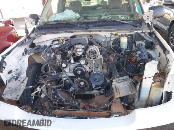 2000 GMC Sierra 1500 SL with VIN 1GTEC14V1YZ331363, listed as a IAAI auction lot 41652287 with Not provided miles and . Bid and sale history available at DreamBid. Image 10.
