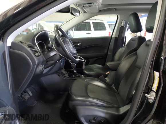 2019 Jeep Compass Altitude z VIN 3C4NJDBB8KT647373, wystawiony jako Copart lot #54104865 z przebiegiem 76 788 mil mil oraz Szkoda całkowita • Salvage title. Historia ofert i sprzedaży dostępna na DreamBid. Obrazek 7.