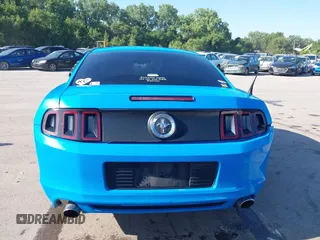 2014 Ford Mustang V6 с VIN 1ZVBP8AM0E5210769, выставлен на аукционе IAAI как лот 42537314 с пробегом 181 368 миль миль и . История ставок и продаж доступна на DreamBid. Изображение 16.