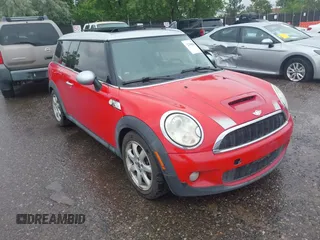 2010 MINI Clubman S z VIN WMWMM3C55ATP94439, wystawiony jako IAAI lot #42420608 z przebiegiem 112 562 mil mil oraz . Historia ofert i sprzedaży dostępna na DreamBid. Obrazek 1.