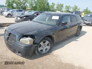 2005 Dodge Magnum SE z VIN 2D4FV48V95H593141, wystawiony jako IAAI lot #42418697 z przebiegiem 226 131 mil mil oraz . Historia ofert i sprzedaży dostępna na DreamBid. Obrazek 2.