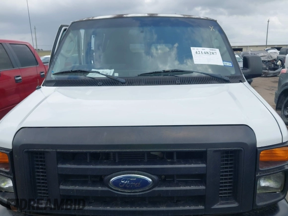 2010 Ford Econoline Passenger XL z VIN 1FMNE1BW5ADA93070, wystawiony jako IAAI lot #42148287 z przebiegiem 117 112 mil mil oraz . Historia ofert i sprzedaży dostępna na DreamBid. Obrazek 12.