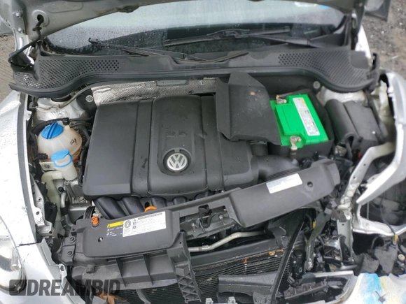 2013 Volkswagen Beetle 2.5L w/Sound/Nav z VIN 3VW5P7ATXDM812019, wystawiony jako Copart lot #56921485 z przebiegiem Nie podano mil oraz Szkoda całkowita • Salvage title. Historia ofert i sprzedaży dostępna na DreamBid. Obrazek 11.