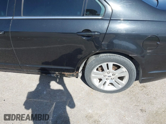 2011 Ford Fusion SE with VIN 3FAHP0HA8BR232236, listed as a IAAI auction lot 41819322 with 196,339 mi miles. Bid and sale history available at carsss.com. Image 12.