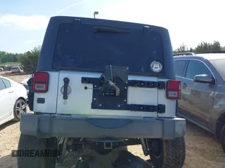 2007 Jeep Wrangler Unlimited X z VIN 1J4GA39137L114943, wystawiony jako IAAI lot #42080263 z przebiegiem Nie podano mil oraz . Historia ofert i sprzedaży dostępna na DreamBid. Obrazek 16.