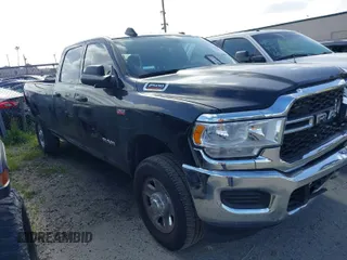 2022 Ram 2500 Tradesman with VIN 3C6UR5HJ1NG107599, listed as a IAAI auction lot 41798599 with 114,832 mi miles. Bid and sale history available at carsss.com. Image 1.