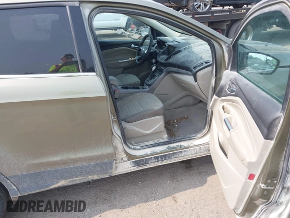 2013 Ford Escape SE z VIN 1FMCU9GX4DUC68312, wystawiony jako IAAI lot #42472030 z przebiegiem 134 070 mil mil oraz . Historia ofert i sprzedaży dostępna na DreamBid. Obrazek 5.