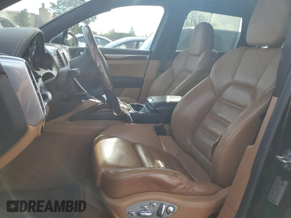 2012 Porsche Cayenne Turbo z VIN WP1AC2A27CLA81085, wystawiony jako Copart lot #85817344 z przebiegiem 109 441 mil mil oraz Szkoda całkowita • Salvage title. Historia ofert i sprzedaży dostępna na DreamBid. Obrazek 7.