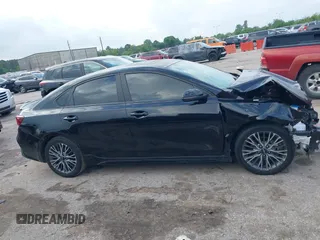 2023 Kia Forte GT-Line z VIN 3KPF54AD8PE542078, wystawiony jako IAAI lot #42113560 z przebiegiem 29 373 mil mil oraz . Historia ofert i sprzedaży dostępna na DreamBid. Obrazek 13.