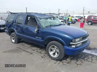 2002 Chevrolet Blazer LS z VIN 1GNCS13W62K127640, wystawiony jako IAAI lot #41682026 z przebiegiem Nie podano mil oraz . Historia ofert i sprzedaży dostępna na DreamBid. Obrazek 1.
