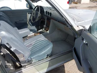 1982 Mercedes-Benz 380 SL z VIN WDBBA45A8CB017571, wystawiony jako IAAI lot #42483211 z przebiegiem 125 437 mil mil oraz . Historia ofert i sprzedaży dostępna na DreamBid. Obrazek 5.