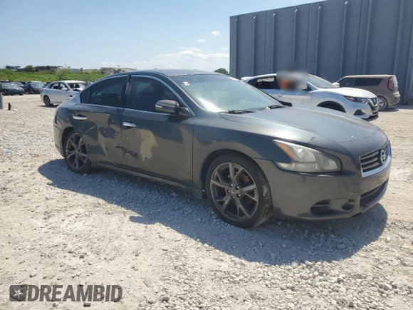 2013 Nissan Maxima SV z VIN 1N4AA5AP9DC838726, wystawiony jako Copart lot #56912305 z przebiegiem 131 149 mil mil oraz Szkody całkowita. Historia ofert i sprzedaży dostępna na DreamBid. Obrazek 4.