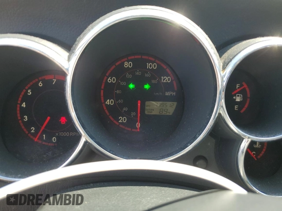 2004 Pontiac Vibe z VIN 5Y2SL64844Z431400, wystawiony jako Copart lot #55858625 z przebiegiem 179 512 mil mil oraz Szkoda całkowita • Salvage title. Historia ofert i sprzedaży dostępna na DreamBid. Obrazek 9.