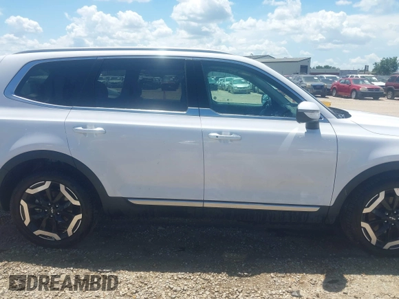 2025 Kia Telluride S with VIN 5XYP6DGC0SG590900, listed as a IAAI auction lot 42706596 with 6,712 mi miles and . Bid and sale history available at DreamBid. Image 13.