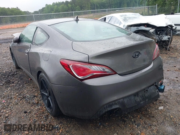 2013 Hyundai Genesis Coupe Premium z VIN KMHHT6KD5DU095906, wystawiony jako IAAI lot #42230462 z przebiegiem 118 279 mil mil oraz . Historia ofert i sprzedaży dostępna na DreamBid. Obrazek 3.