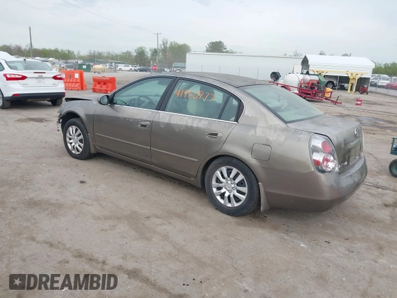 2005 Nissan Altima 2.5 S with VIN 1N4AL11D05N419727, listed as a IAAI auction lot 41950977 with 172,485 mi miles. Bid and sale history available at carsss.com. Image 3.