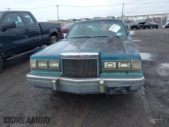 1982 Lincoln Continental with VIN 1MRBP98F1CY610073, listed as a IAAI auction lot 41953772 with 821,604 mi miles and . Bid and sale history available at DreamBid. Image 11.