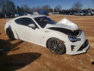 2020 Toyota 86 with VIN JF1ZNAA17L8752117, listed as a Copart auction lot 87920285 with 71,115 mi miles and Salvage Title. Bid and sale history available at carsss.com. Image 4.