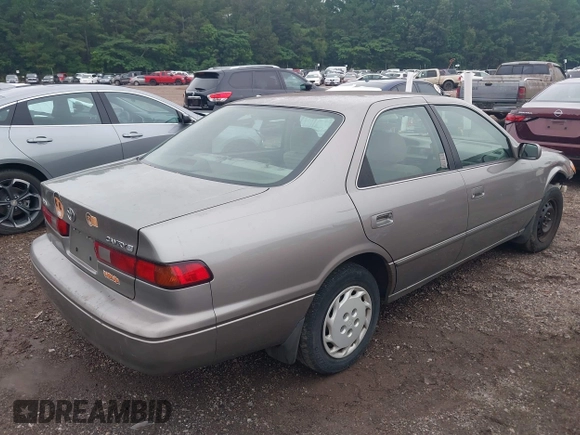 1998 Toyota Camry LE z VIN 4T1BG22KXWU202064, wystawiony jako IAAI lot #42294073 z przebiegiem 245 032 mil mil oraz . Historia ofert i sprzedaży dostępna na DreamBid. Obrazek 4.