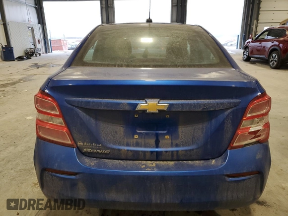2019 Chevrolet Sonic LS z VIN 1G1JB5SB8K4133569, wystawiony jako Copart lot #41665665 z przebiegiem 64 664 mil mil oraz Szkoda całkowita • Salvage title. Historia ofert i sprzedaży dostępna na DreamBid. Obrazek 6.