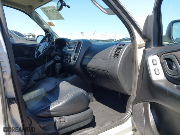 2005 Ford Escape Limited with VIN 1FMCU94145KA63604, listed as a IAAI auction lot 41825343 with 179,263 mi miles. Bid and sale history available at carsss.com. Image 5.