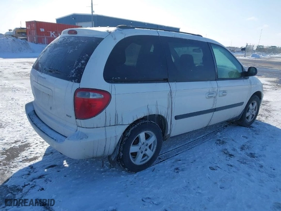 2005 Dodge Caravan SXT with VIN 1D4GP45R75B221389, listed as a IAAI auction lot 41521514 with 179,643 mi miles. Bid and sale history available at carsss.com. Image 4.