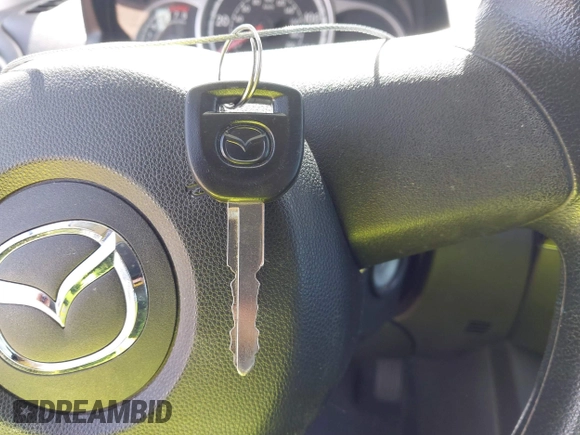 2013 Mazda 2 Sport z VIN JM1DE1KZ1D0162102, wystawiony jako IAAI lot #41752144 z przebiegiem 96 906 mil mil oraz . Historia ofert i sprzedaży dostępna na DreamBid. Obrazek 11.