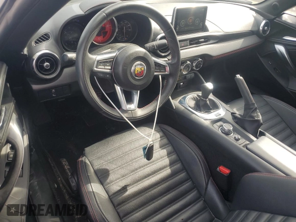 2020 FIAT 124 Spider Lusso z VIN JC1NFAEK3L0144390, wystawiony jako Copart lot #56587145 z przebiegiem 23 493 mil mil oraz Szkoda całkowita • Salvage title. Historia ofert i sprzedaży dostępna na DreamBid. Obrazek 8.