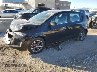 2018 Chevrolet Sonic LT z VIN 1G1JD6SH8J4126138, wystawiony jako Copart lot #83478324 z przebiegiem 88 403 mil mil oraz Szkoda całkowita • Salvage title. Historia ofert i sprzedaży dostępna na DreamBid. Obrazek 1.