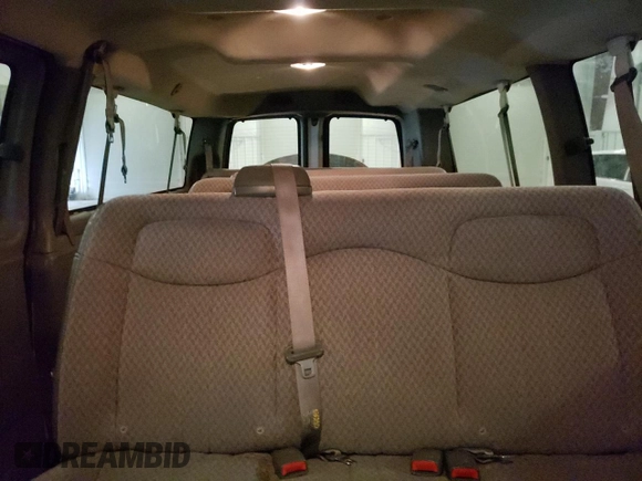 2005 Chevrolet Express Passenger with VIN 1GAHG39U451202405, listed as a Copart auction lot 45713255 with 488,178 mi miles and Salvage title. Bid and sale history available at DreamBid. Image 10.