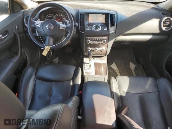 2014 Nissan Maxima SV z VIN 1N4AA5AP0EC456652, wystawiony jako Copart lot #49590985 z przebiegiem 133 842 mil mil oraz Szkoda całkowita • Salvage title. Historia ofert i sprzedaży dostępna na DreamBid. Obrazek 8.