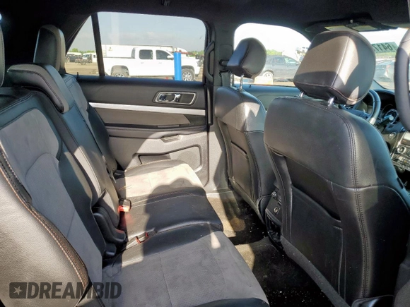 2017 Ford Explorer XLT z VIN 1FM5K7D88HGD96198, wystawiony jako Copart lot #64173105 z przebiegiem 137 081 mil mil oraz Szkoda całkowita • Salvage title. Historia ofert i sprzedaży dostępna na DreamBid. Obrazek 11.