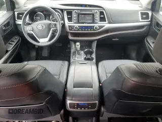 2015 Toyota Highlander LE z VIN 5TDBKRFH3FS214460, wystawiony jako Copart lot #51589305 z przebiegiem 129 918 mil mil oraz Szkoda całkowita • Salvage title. Historia ofert i sprzedaży dostępna na DreamBid. Obrazek 8.
