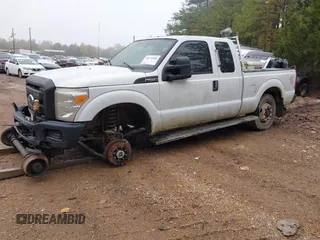 2011 Ford F-250 XL z VIN 1FT7X2B69BEA80380, wystawiony jako IAAI lot #40670990 z przebiegiem 328 503 mil mil oraz . Historia ofert i sprzedaży dostępna na DreamBid. Obrazek 18.