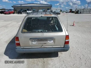 1989 Mercedes-Benz 300 с VIN WDBEA90D9KF120422, выставлен на аукционе Copart как лот 77745044 с пробегом 143 784 миль миль и На запчасти • Non repairable. История ставок и продаж доступна на DreamBid. Изображение 6.